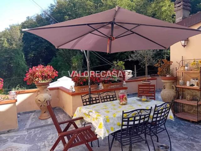Vendesi casa semindipendente a Carrara, Gragnana
