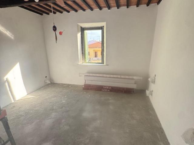 Vendesi casa semindipendente a Cascina, Casciavola