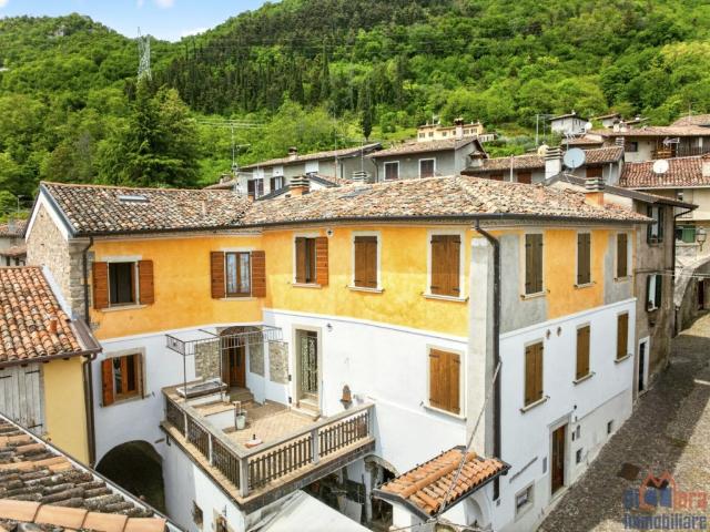 Vendesi casa semindipendente a Gargnano via dei Castagni, 49