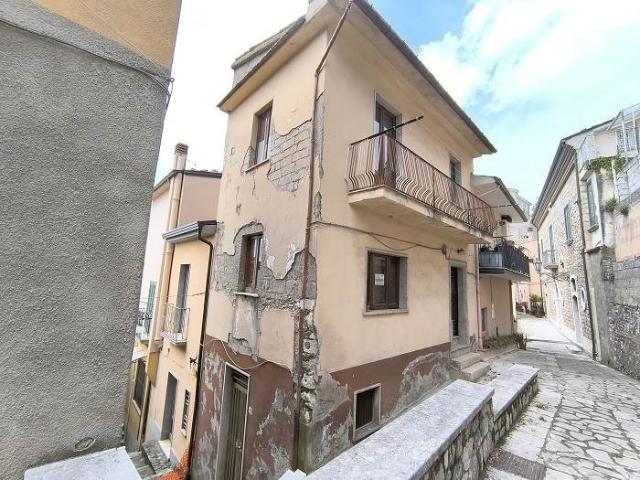 Vendesi casa semindipendente a Gesualdo via gelso 83040