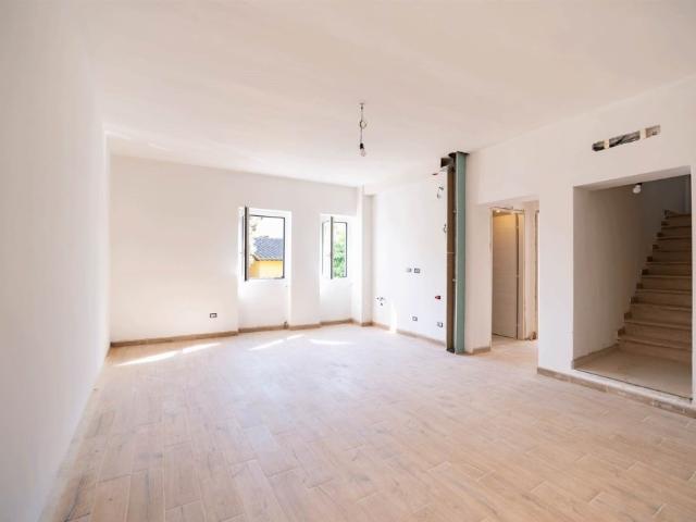 Vendesi casa semindipendente a Firenze via delle scuole, Brozzi