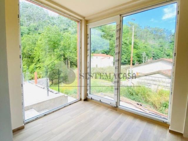 Vendesi casa semindipendente a La Spezia via Molinello, 40