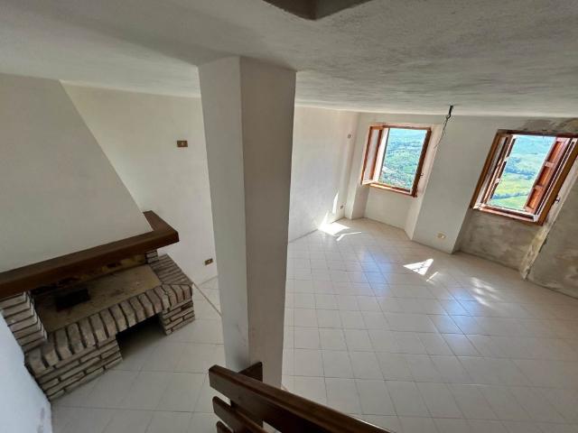 Vendesi casa semindipendente a Monte Grimano Terme, Montegrimano Terme
