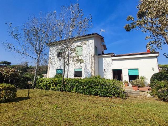 Vendesi casa semindipendente a Marina di Minturno, Minturno