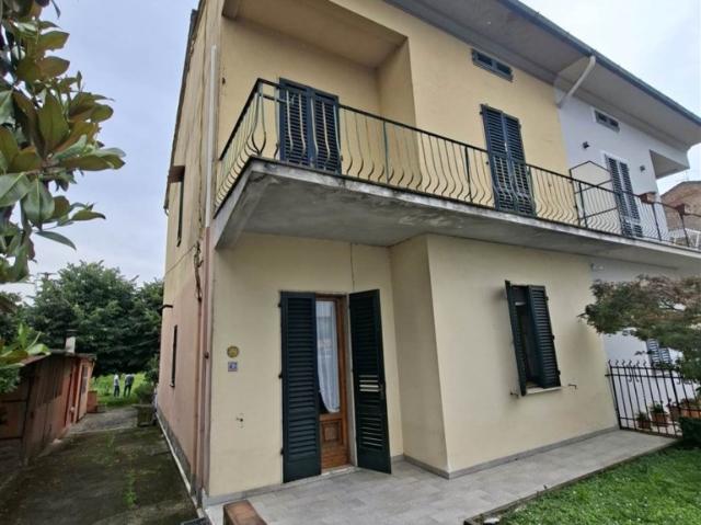 Vendesi casa semindipendente a Quarrata, Vignole