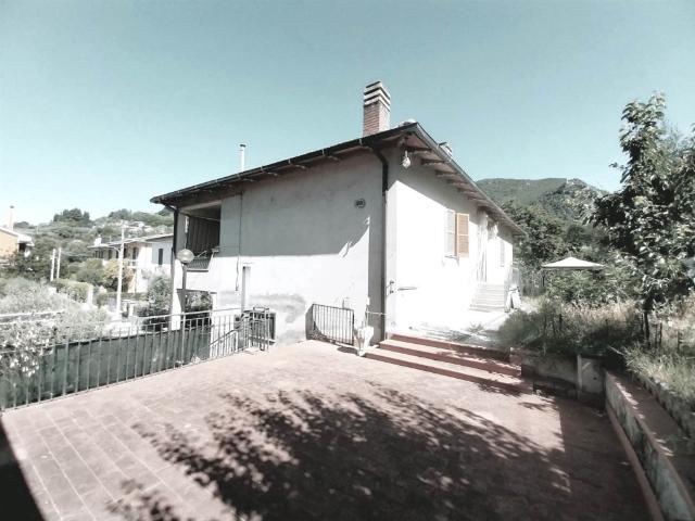 Vendesi casa semindipendente a Terni
