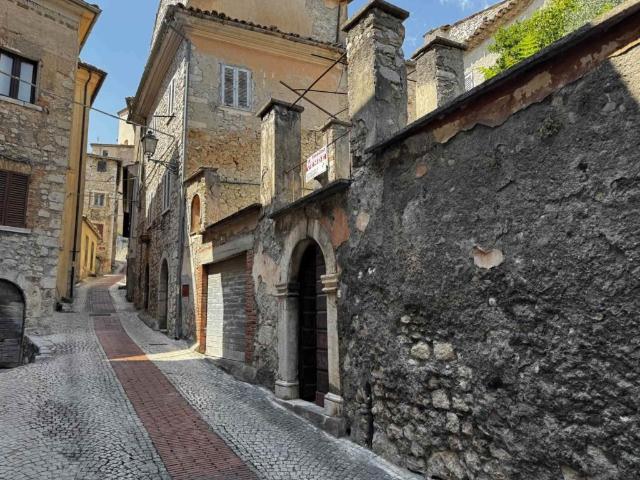 Vendesi casa semindipendente a Veroli via Cavour 27