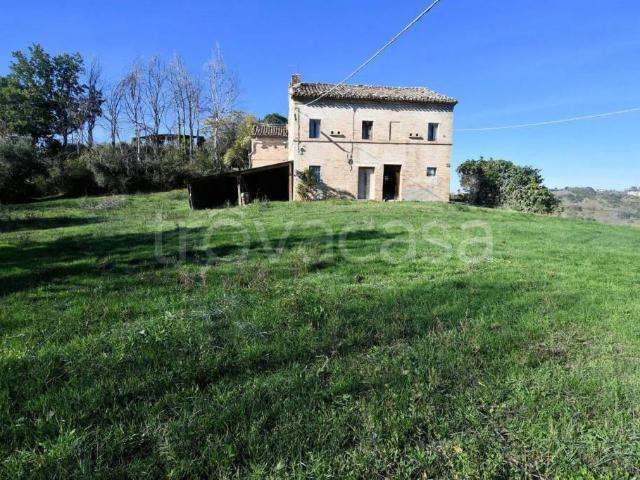 Vendesi casale a Monterubbiano