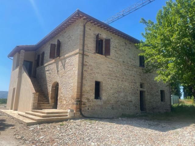 Vendesi casale a Bastia Umbra via santa elisabetta