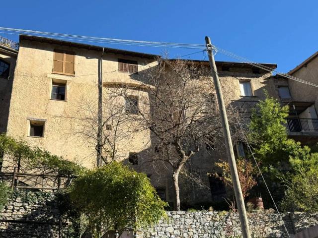 Vendesi casale a Casale, Nasino