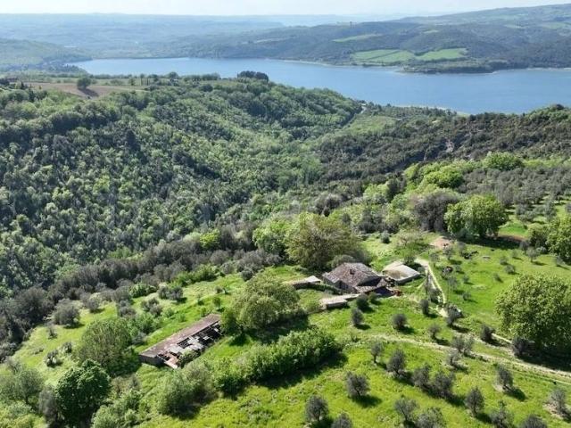 Vendesi casale a Civitella del Lago, Baschi