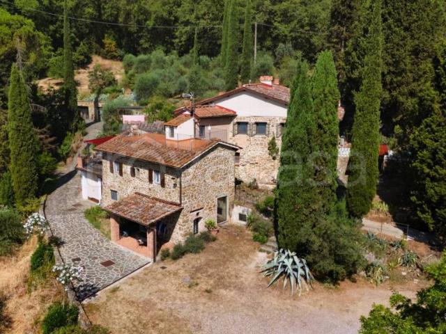 Vendesi casale a Figline e Incisa Valdarno via di tracolle
