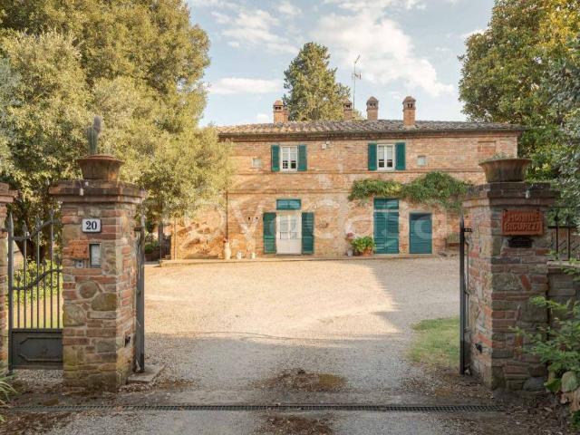 Vendesi casale a Foiano della Chiana via di Lucignano
