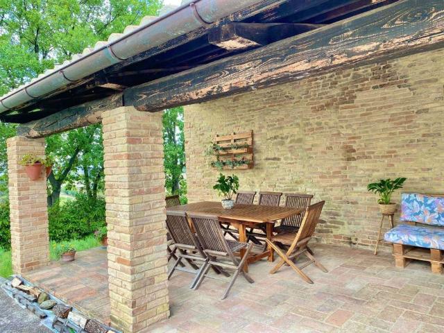 Vendesi casale a Forquini, Urbino