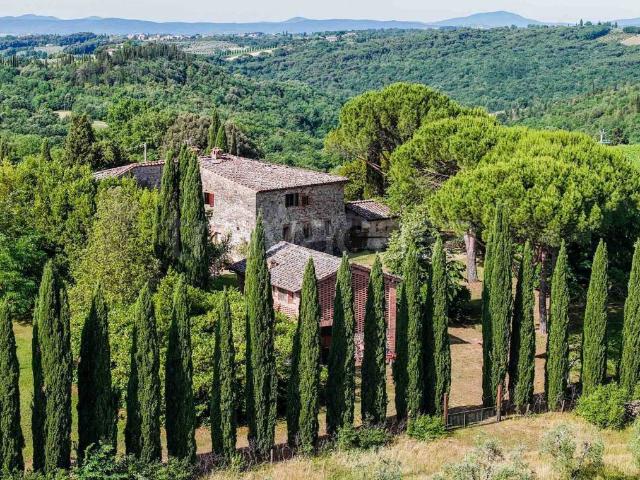 Vendesi casale a Gaiole in Chianti