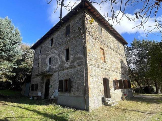 Vendesi casale a Parrano via Uliveto