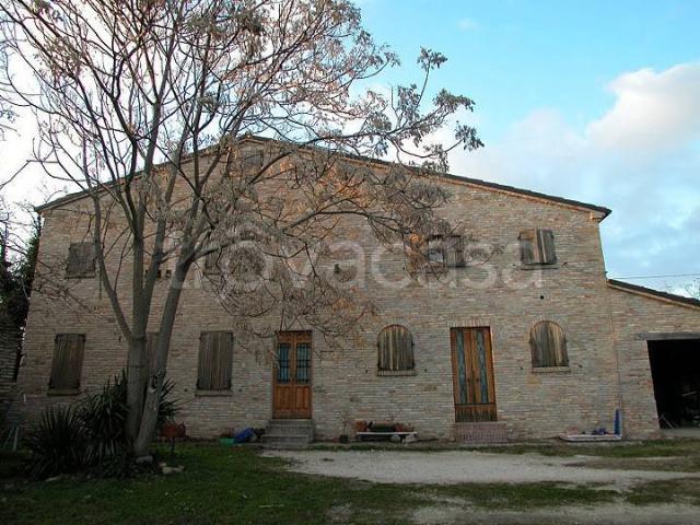 Vendesi casale a Pesaro, Villa Ceccolini