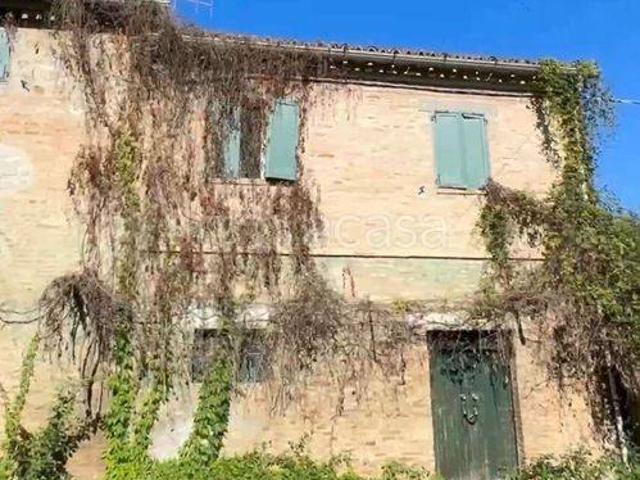 Vendesi casale a Pesaro strada Della Torraccia, Torraccia Tre Ponti