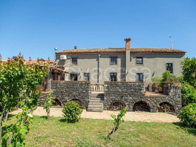 Vendesi casale a Piedimonte Etneo