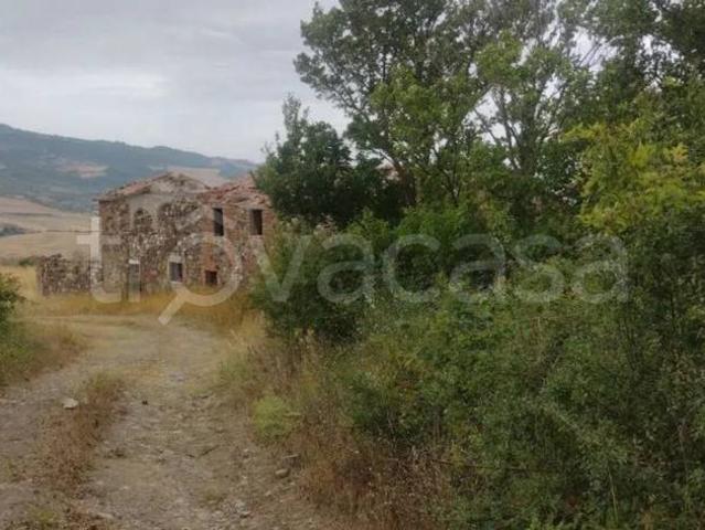 Vendesi casale a Radicofani viale Del Maccione