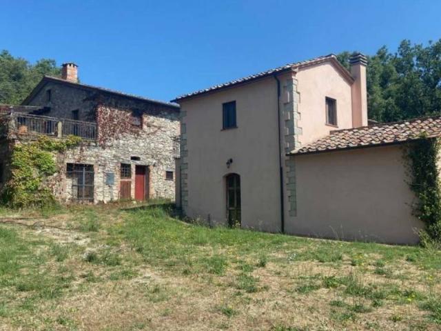 Vendesi casale a Roccastrada