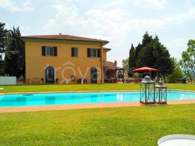Vendesi casale a Santa Luce