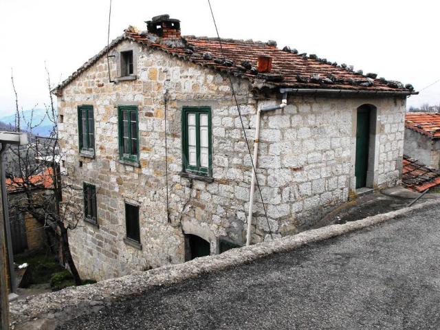 Vendesi casale a Schiavi di Abruzzo via Ninni