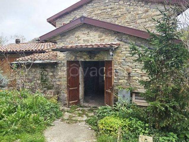 Vendesi casale a Sestino