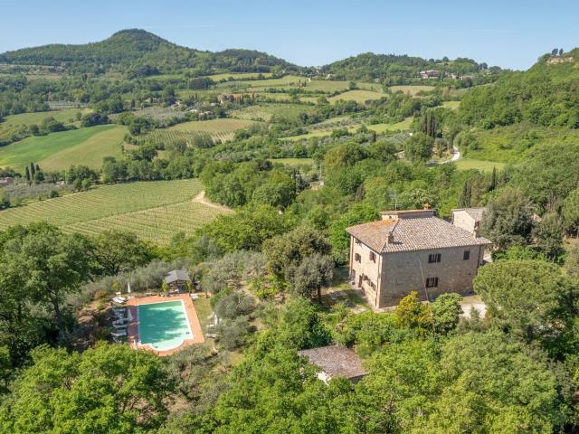 Vendesi casali con piscina a Montepulciano 590m² Montepulciano