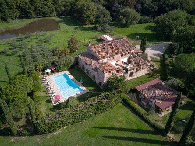 Vendesi caratteristico podere con piscina a Rapolano Terme 1132m² Rapolano Terme