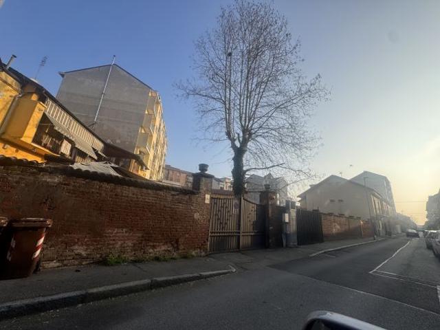 VENDESI CARROZZERIA 350 MQ IN ZONA MILLEFONTI LINGOTTO FILADELFIA