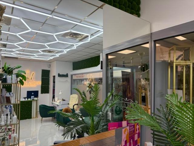 Vendesi centro estetico 50 mq – avviato affito mesille 350 in centro comerciale
