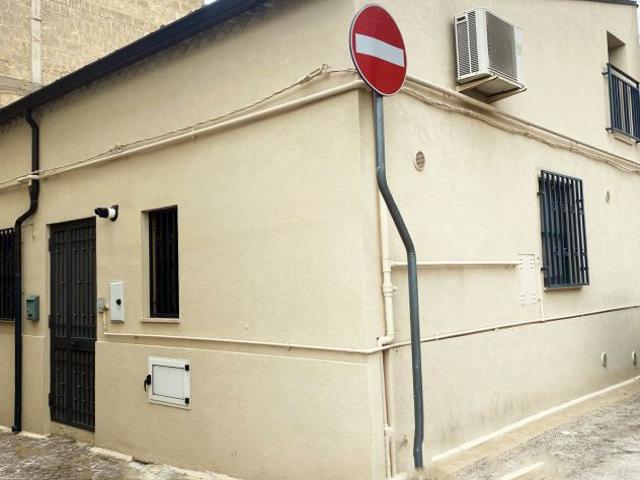 VENDESI CONFORTEVOLE CASA INDIPENDENTE IN VICO MECENATE 19 VENOSA
