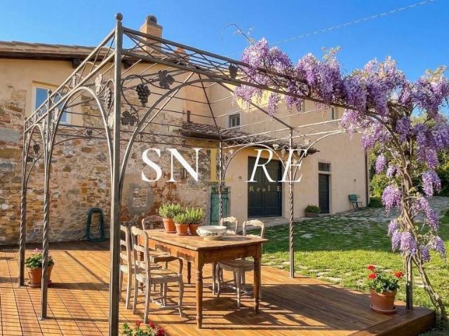 Vendesi corte a San Casciano in Val di Pesa via Grevigiana