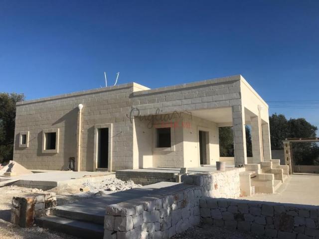 Vendesi in agro di Ostuni bella villa nuova con piscina 100m² Ostuni