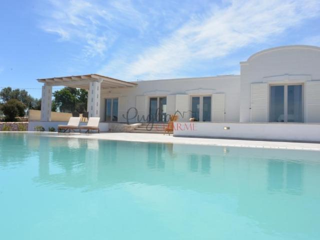 Vendesi in agro di Ostuni, bellissima villa 110m² Ostuni