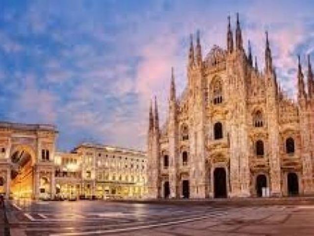Vendesi intero complesso residenziale e commerciale in paese nella provincia di Pavia