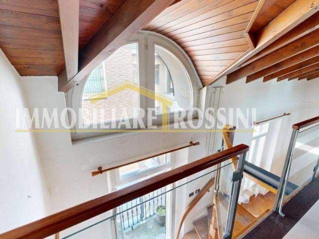 Vendesi loft a Varese via Ugo Foscolo, 12, Centro città