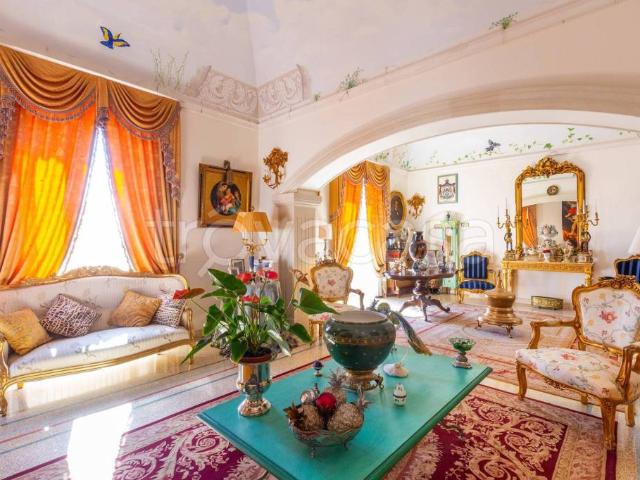 Vendesi palazzo a Salve via Paradisi