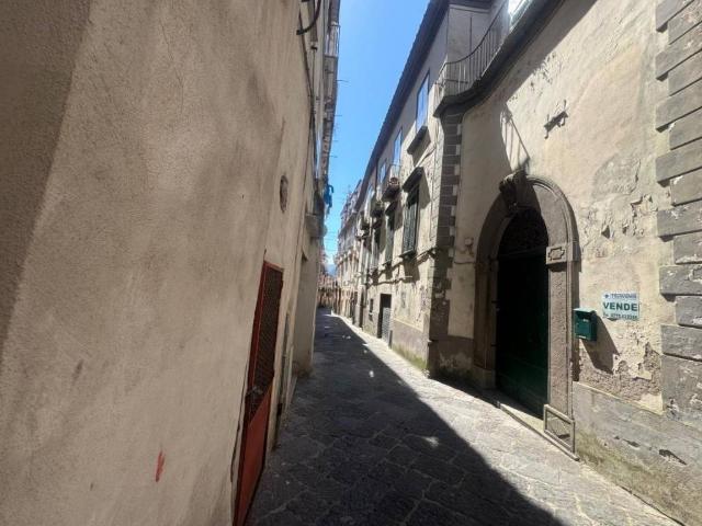 Vendesi palazzo a Sessa Aurunca via Garibaldi, 20