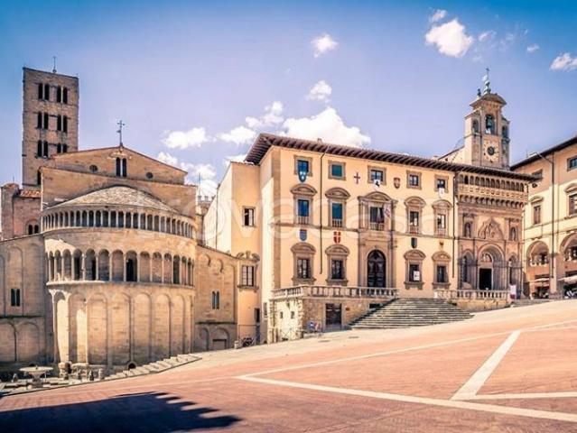 Vendesi palazzo ad Arezzo piazza Grande, Porta Crucifera