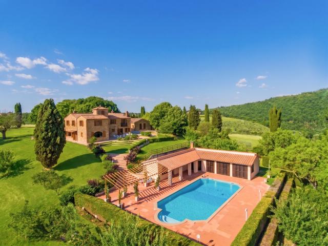 Vendesi prestigiosa proprietà con piscina vicino Pienza 870m² Torrita di Siena