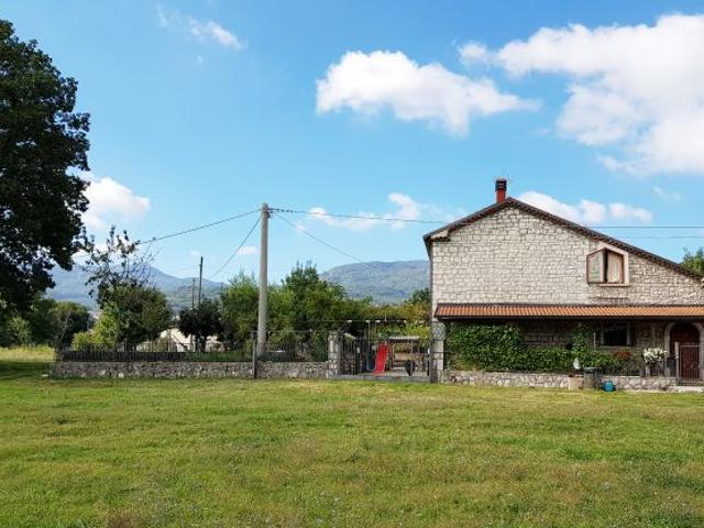 VENDESI PRESTIGIOSA VILLA IN CONTRADA TRATTURO, 3 – SEPINO CB