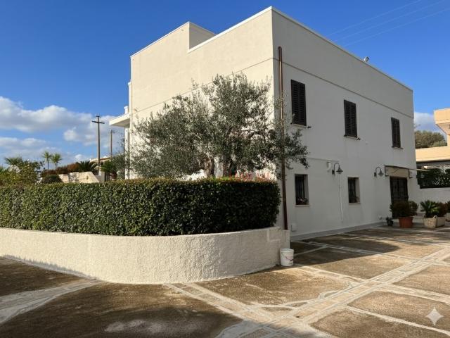 Vendesi prestigiosa villa indipendente 250m² Cisternino
