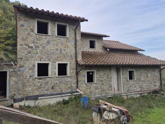 VENDESI PRESSO LONDA CASALE RUSTICO RESTAURATO AL GREZZO