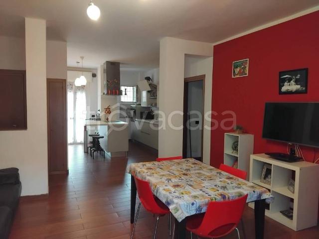 Vendesi quadrilocale a Milano via Cogne, 7, Vialba