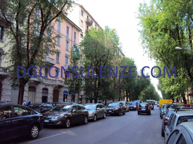 Vendesi quadrilocale a Milano via Lomellina, Argonne Corsica