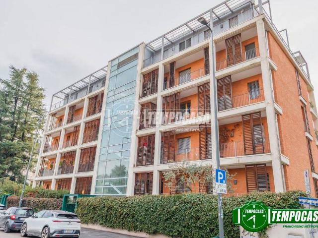 Vendesi quadrilocale a Milano via Palatino, 9/a, San Siro