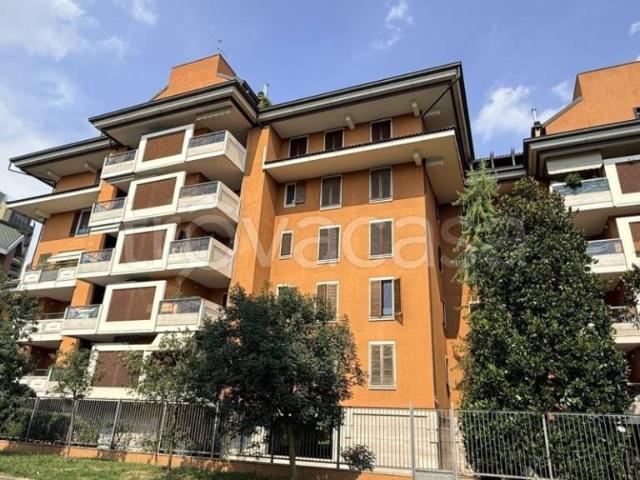 Vendesi quadrilocale a Milano via Pinerolo, 72, San Siro