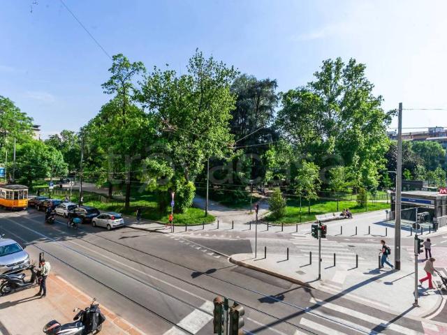 Vendesi quadrilocale a Milano viale Coni Zugna, 15, Solari